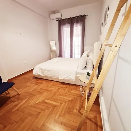 Apartment Lovely 2-bedroom 4th Floor House Large Patio