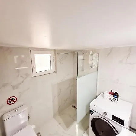 Lovely 2-bedroom 4th Floor House Large Patio Apartment *