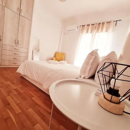 Apartment Lovely 2-bedroom 4th Floor House Large Patio Athens