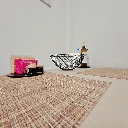 Lovely 2-bedroom 4th Floor House Large Patio Apartment *