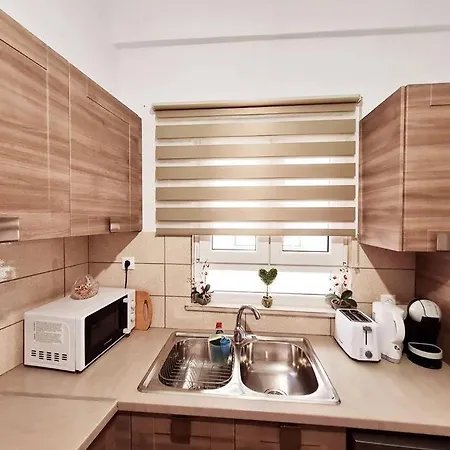 Lovely 2-bedroom 4th Floor House Large Patio Apartment