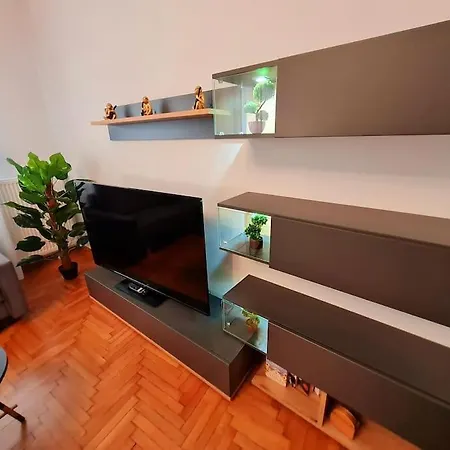 Apartment Lovely 2-bedroom 4th Floor House Large Patio *