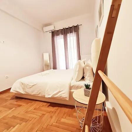 Lovely 2-bedroom 4th Floor House Large Patio *